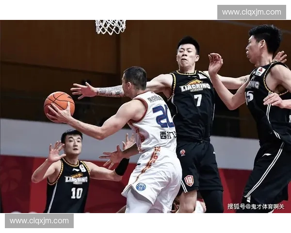 张镇麟加盟提升上海锋线防守硬度,其协防能力有效弥补了球队侧翼短板 张镇麟加盟提升上海锋线防守硬度,其协防能力有效弥补了球队侧翼短板